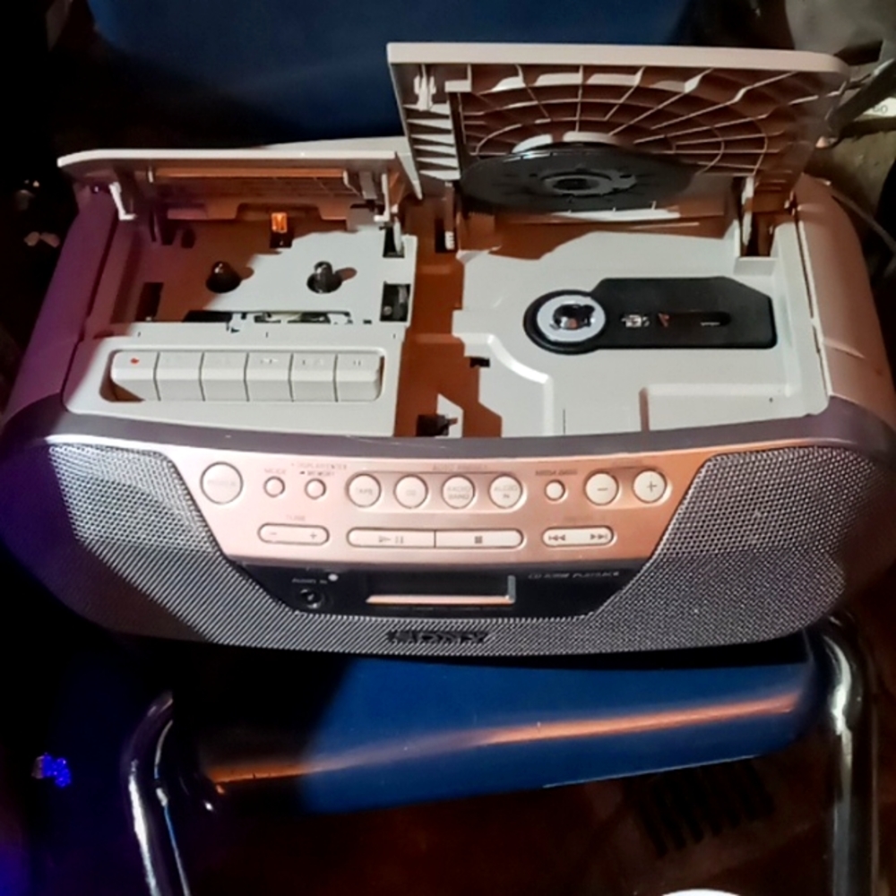 Sony CFD-S05 CD Radio Cassette Recorder Boombox